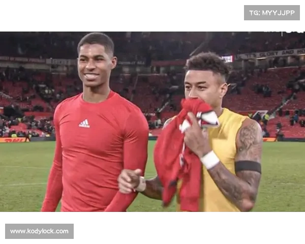 林加德与拉什福德通道内嬉戏欢乐不断展现兄弟情深